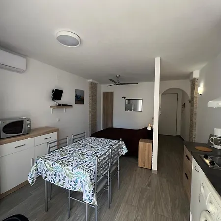 Estudio Cerca De La Playa Con Terraza Av-76