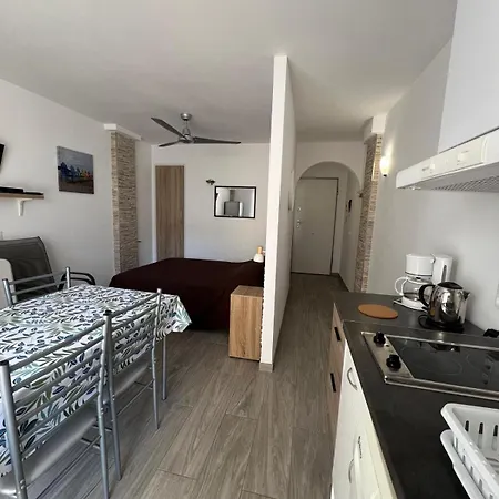 Estudio Cerca De La Playa Con Terraza Av-76 דירה