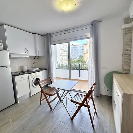 Estudio Cerca De La Playa Con Terraza Av-76