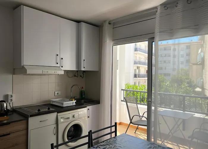 Estudio Cerca De La Playa Con Terraza Av-76