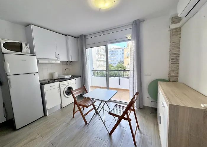 Estudio Cerca De La Playa Con Terraza Av-76
